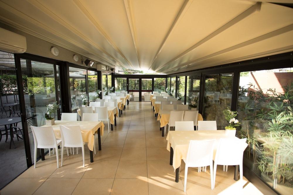 Ih Hotels Milano Eur - Trezzano Sul Naviglio Dış mekan fotoğraf
