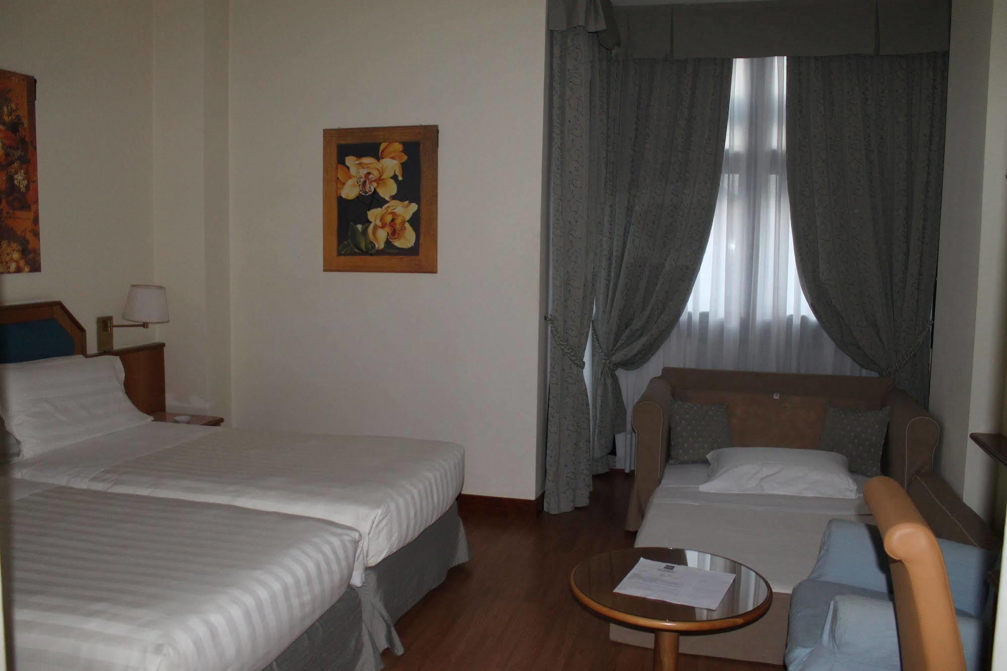 Ih Hotels Milano Eur - Trezzano Sul Naviglio Dış mekan fotoğraf